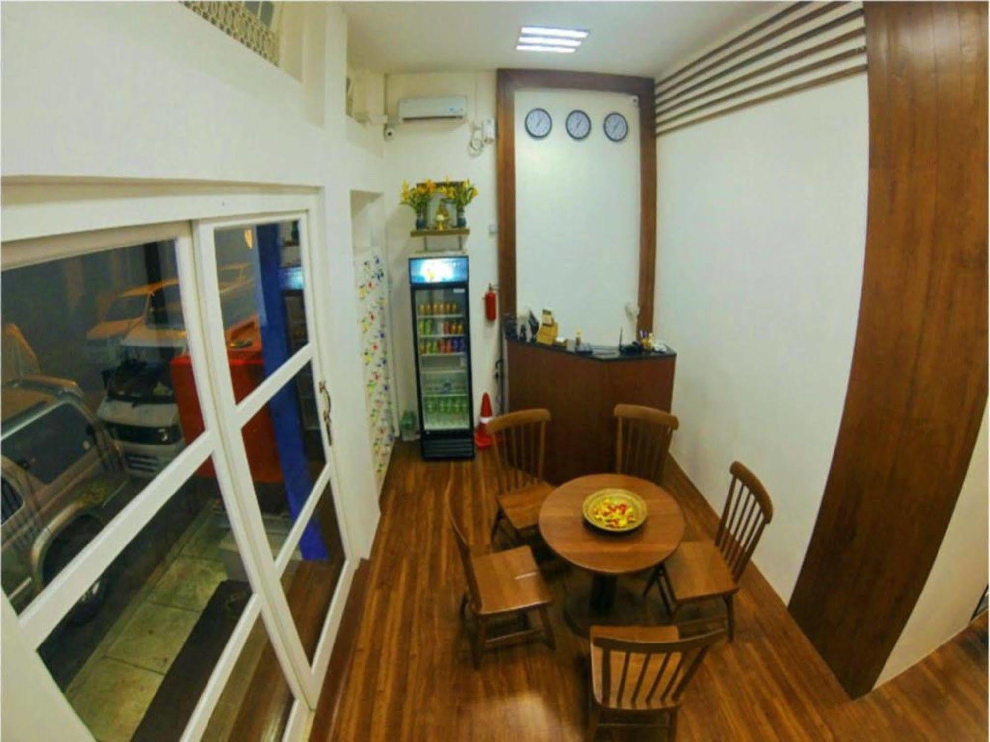 Four Rivers Youth Hostel Yangon Luaran gambar