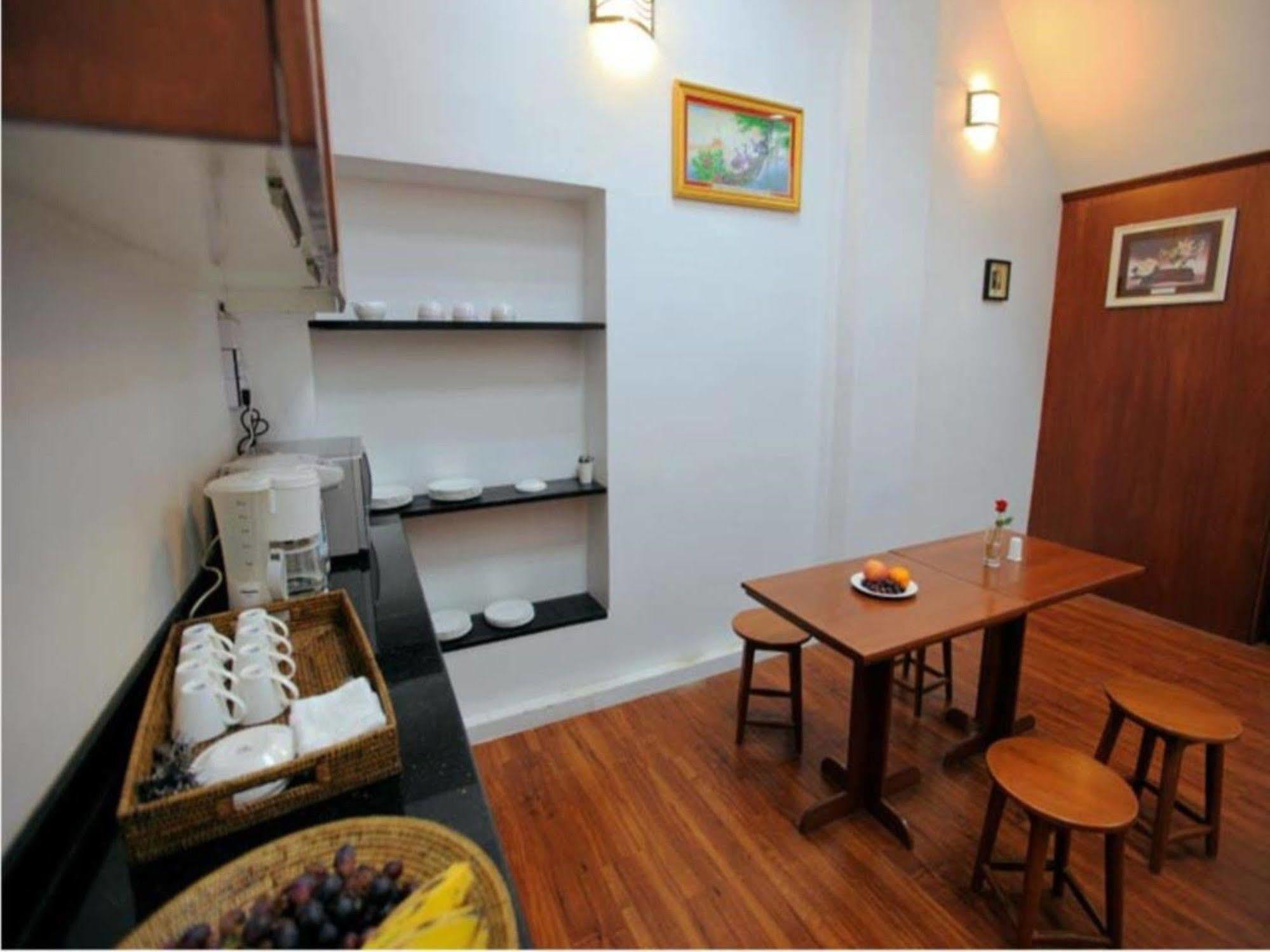 Four Rivers Youth Hostel Yangon Luaran gambar